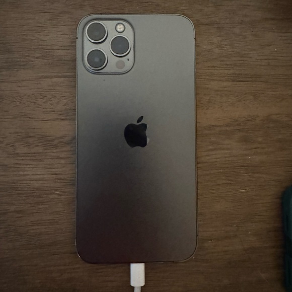 iPhone 12 Pro Max 128GB Unlocked - Excellent Condition - Picture 2 of 2